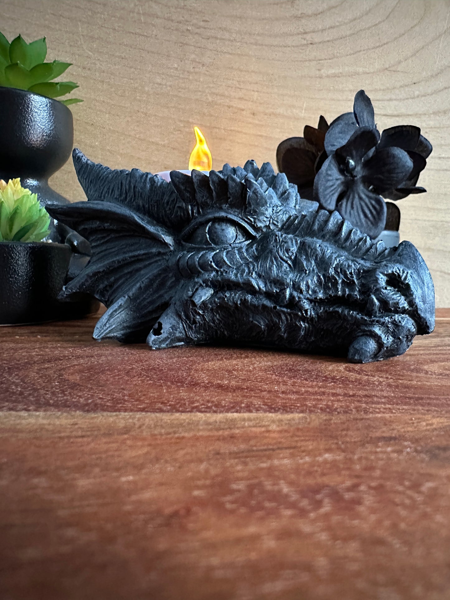 Polyresin Dragon T-lite candle holder