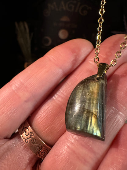 Labradorite necklace (b2)