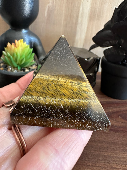 Gold Tiger Eye Pyramid 86g