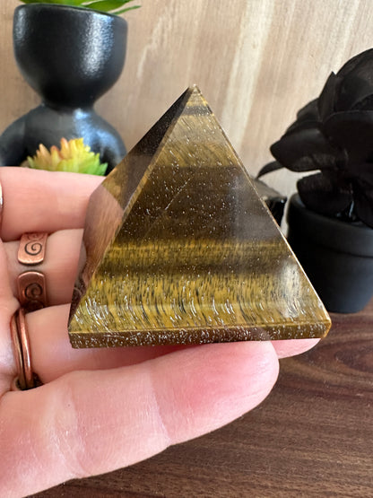 Gold Tiger Eye Pyramid 86g