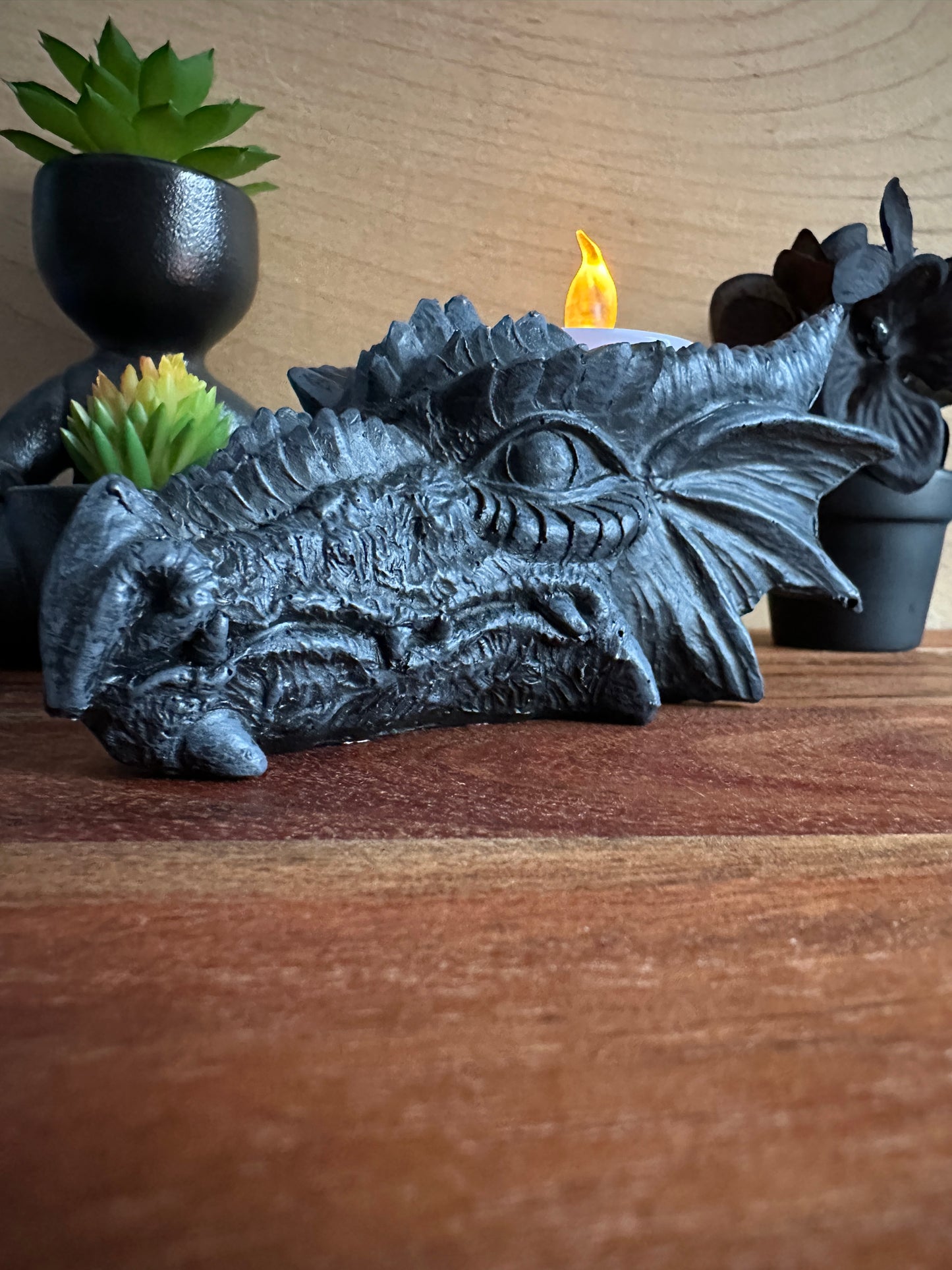 Polyresin Dragon T-lite candle holder